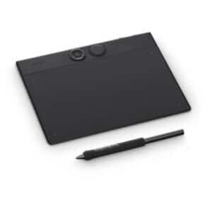 Tablette graphique avec stylet noir sur fond blanc.